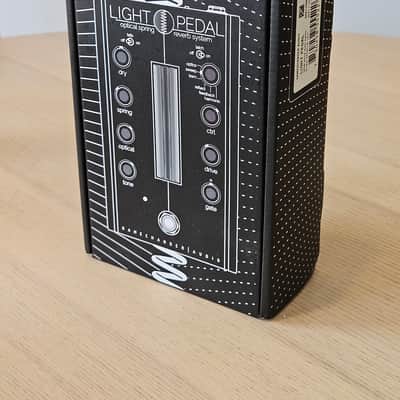 Gamechanger Audio  Light Pedal Optical Spring Reverb 2020 - Black image 2