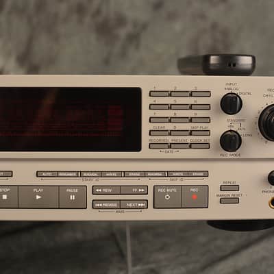 Sony Professional PCM-2600 DAT Machine Digital Audio Tape Master Recorder w FREE Tapes & Remote image 3
