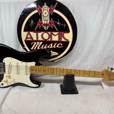 Fender USA Dan Smith era Stratocaster Guitar with Case 1983 - Black / Maple neck image 2