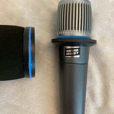 Shure BETA 57 Supercardioid Dynamic Microphone with Magnetic Windscreen and Case image 1
