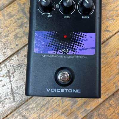 TC Helicon Voicetone X1 Megaphone & Distortion Single-Button Stompbox image 2
