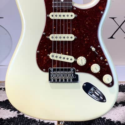 Fender Limited Edition American Showcase Stratocaster 2020 Arctic white pearl 7.6lb MINT image 2