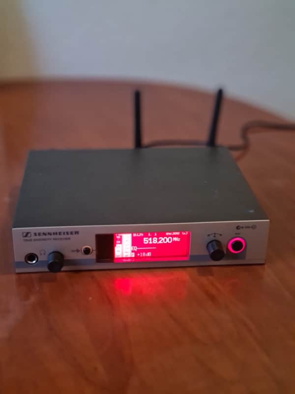 Sennheiser Sennheiser EM100 G3 True Diversity Receiver – 516–558 MHz – Professional Audio image 1