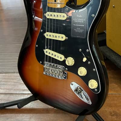 Fender Vintera II '70s Stratocaster with Maple Fretboard 3-Color Sunburst #MX23039418 7lbs 2.9oz image 8