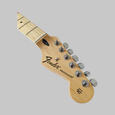 Fender Standard Stratocaster Plus Top with Maple Fretboard - 2015 - Cherry Burst image 4