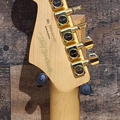 Immagine 2021 Fender Tash Sultana Signature Stratocaster - Transparent Cherry - - 11