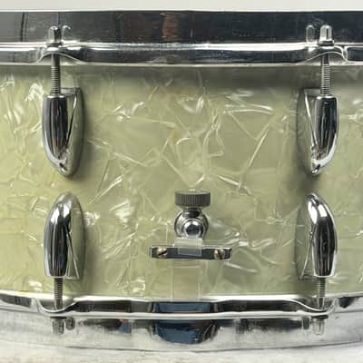 Gretsch 20/13/16/6.5x14" 1951 Round Badge 3-Ply Drum Set - White Marine Pearl image 17