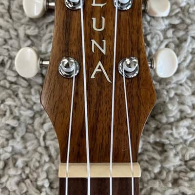 Luna Model UKE ACC Exotic Flamed Acacia Concert Size Ukulele -  Demo image 5