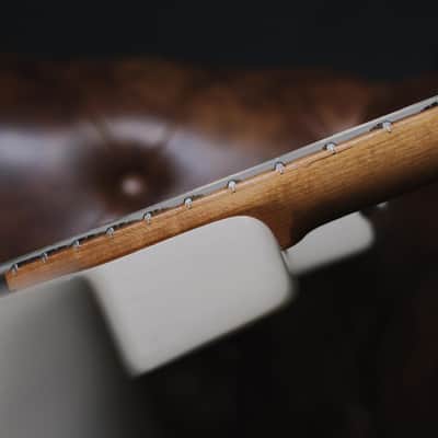 Tom Anderson Pro Am 2021 - Translucent White - Dark Grain image 4