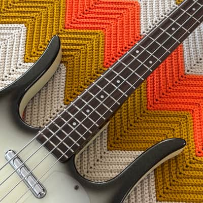 Danelectro Longhorn Shortscale Bass - 1990’s Early Reissue! - Original and Rare Tweed Case! - Beautiful Bass in Great Condition! - image 5