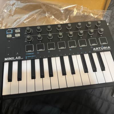 Arturia MiniLab MKII 25-Key MIDI Controller 2017 - 2021 - Black