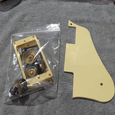Schecter Corsair 2020 - Present - Gold Top w. TKL Hardshell Case image 8