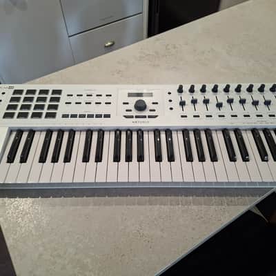 Arturia KeyLab 49 MkII MIDI Controller - White image 4