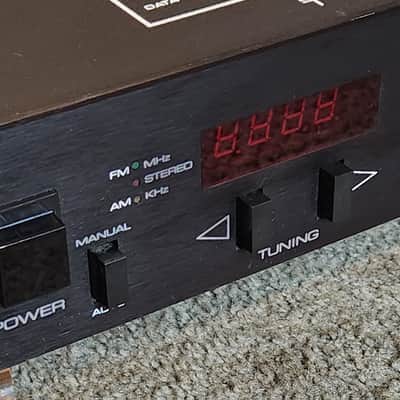 Adcom Adcom GFT-1/GFT-1 vintage AM/FM stereo tuner 80s  - Black image 8