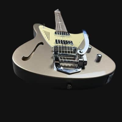 Magneto Starlux Electric Guitar SL-4300 w/ Gigbag image 6
