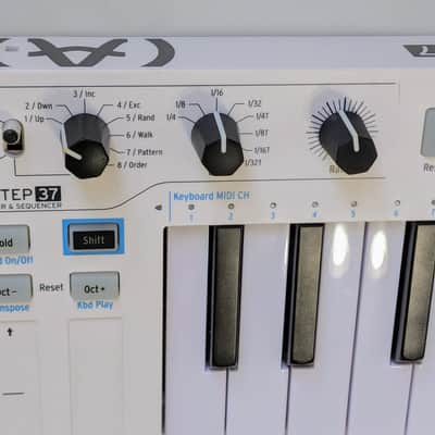 Arturia KeyStep 37 MIDI Controller 2021 - 2025 - White image 4