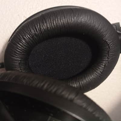 Sennheiser HD 201 Lightweight Headphones image 4