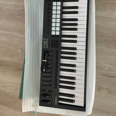 Novation Launchkey 49 MKIV MIDI Keyboard Controller 2024 - Present - Black image 2