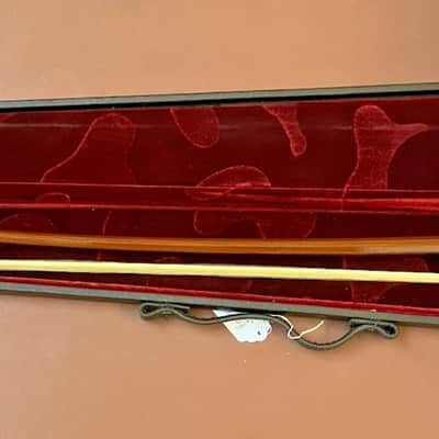 Immagine Excellent Used Bass Bow from the Workshop of Horst Schicker in Germany,Pernambuco Wood,Solid Silver Mountings - 18