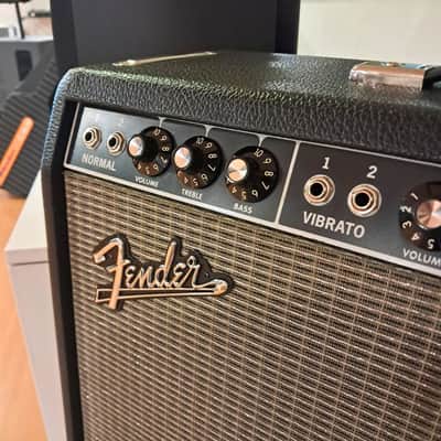 Fender 65 Deluxe Reverb - Guitar Combo image 4