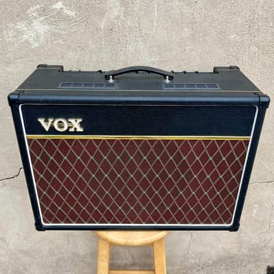 Vox AC15C1 Custom 2-Channel 15-Watt 1x12" Guitar Combo 2010 - Present - Black image 2