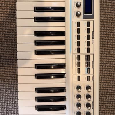 Arturia Analog Laboratory Experience 49-Key Keyboard Controller 2010 - 2014 - White image 6