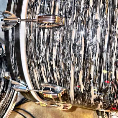Ludwig Classic Maple Fab Outfit 9x13 / 16x16 / 14x22" PLUS 8x10” Drum Set - Black Oyster Pearl image 6