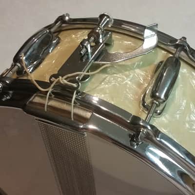 Slingerland Hollywood Ace 5.5x14" 8-Lug Snare Drum 1960s White Marine Pearl image 9