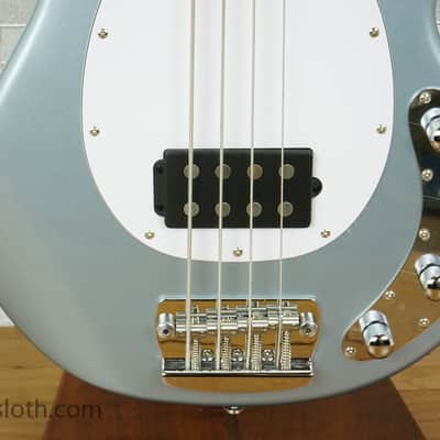 Sterling StingRay Ray34 - Firemist Silver image 7