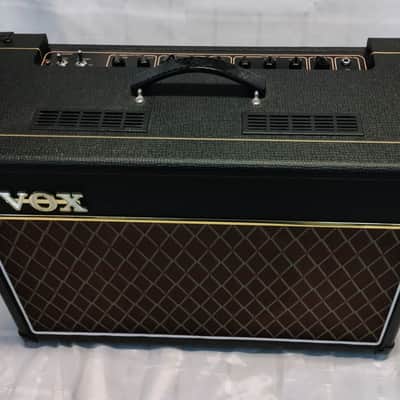 Vox AC15C1 Custom Limited Edition 2-Channel 15-Watt 1x12" Guitar Combo 2018 - Black & Tan image 3