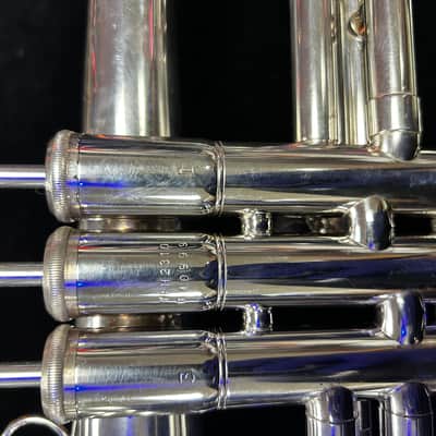 YAMAHA YFH-2310S Standard Flugelhorn; key of Bb; .445" bore; 6" yellow-brass bell Silverplated image 13