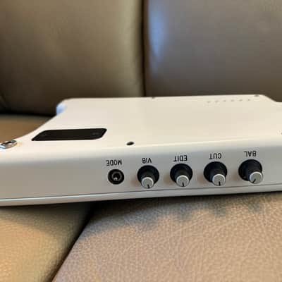 RARE!!! Steinberger GL-4T-GR with Transtrem Type II, plug in leg rest, 24 to 13 pins converter, modded Roland GM-70, 24pins cables, 24pins dust cover image 9