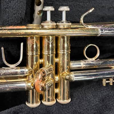 Bach Stradivarius Trumpet Model 37, Brass Finish image 8