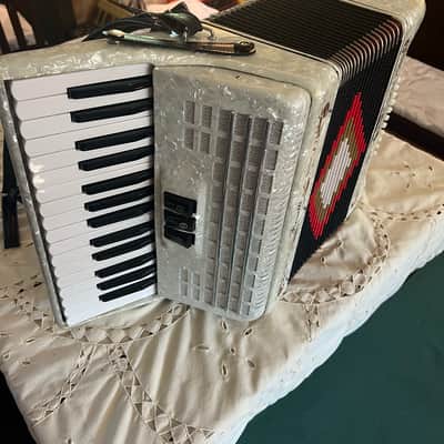 Rosetti Accordion 32 Bass - White Pearl image 2
