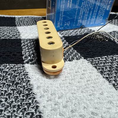 Vintage DiMarzio Mid to Late 70s - Cream image 5