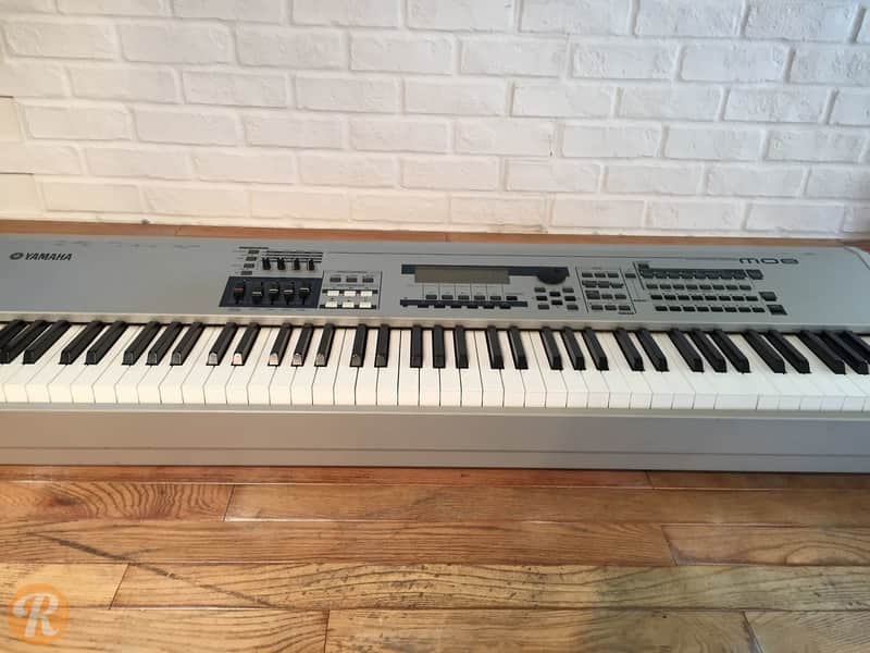 Yamaha MO 8 image 1