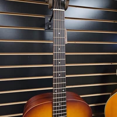 Larrivee Simple 6 OM 2025 - Burst image 2