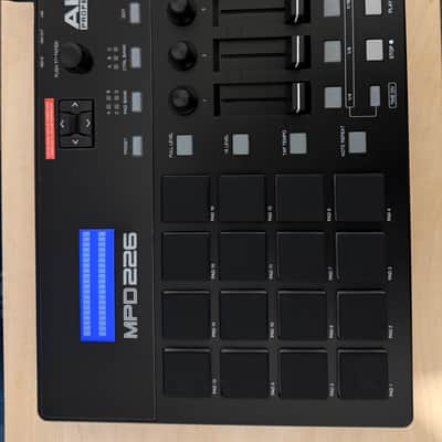 Akai MPD226 2015 - Present - Black image 8