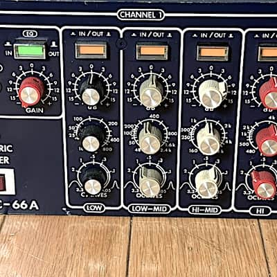 Ashly Blueface Model SC-66A Vintage 4-Band Stereo Parametric Equalizer, 3 Rack Space. Very Good Condition Bild 3
