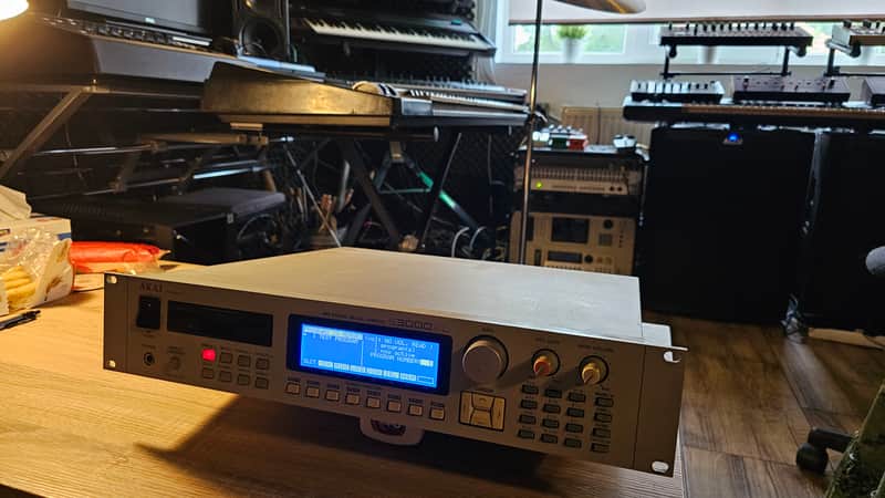 Akai S3000XL Sampler 1996 - New LED display image 1