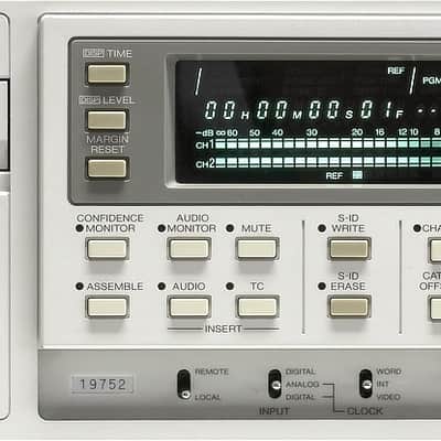 Fostex D25 DAT Recorder image 4