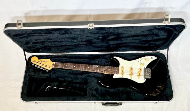 RARE EXCELLENT VINTAGE 1989 FENDER  SQUIER BULLET ELECTRIC GUITAR & USA MOLDED CASE L@@K image 1