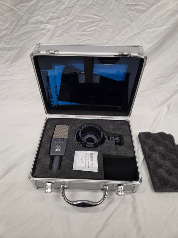 AKG C414 XLS Large Diaphragm Multipattern Condenser Microphone (C020-S28) image 1