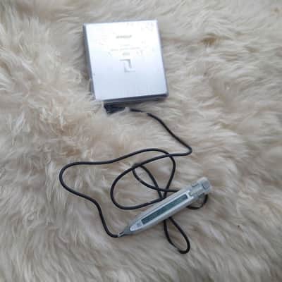 Rare Emotional sound Victor XM C17 Portable MD Player MDLP silver with silver remote Minidisc Walkman image 1