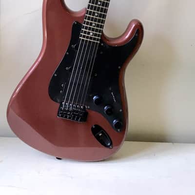 Session Stage Series Strat image 2