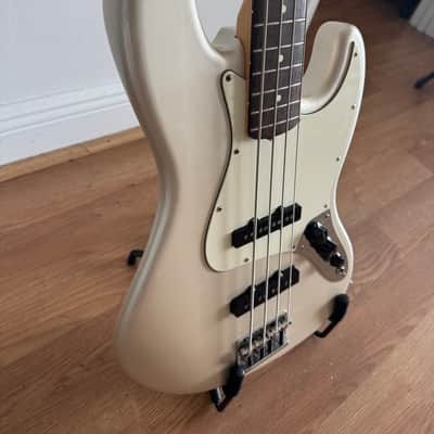 Fender American Standard Jazz Bass with Rosewood Fretboard 2008 - 2012 - Blizzard Pearl image 2