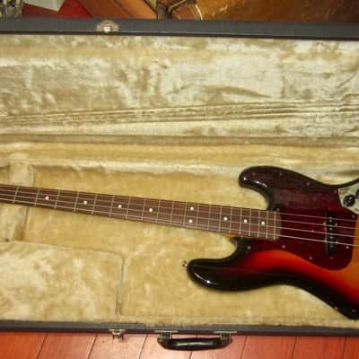 2005 Fender Jazz Bass Sunburst w/ Nice Hard Case image 9