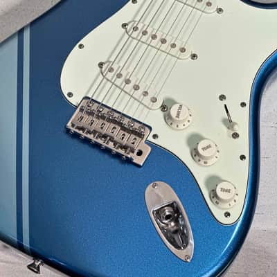Fender FSR Traditional 50s Stratocaster 2018 - Lake Placid Blue / Ice Blue Metallic Competition Stripe image 5