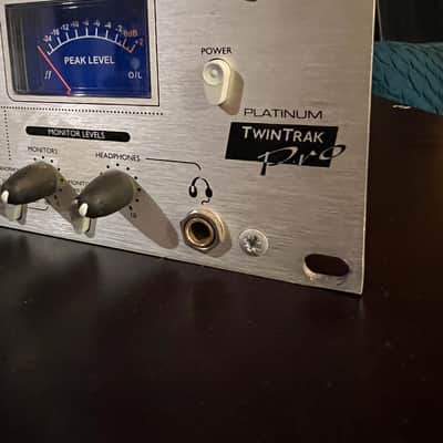 Focusrite Platinum TwinTrak Pro Dual Channel Strip 2000s - Silver image 6