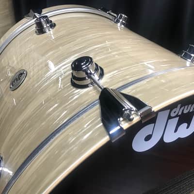 DW Drums Collector's Series Drum Workshop Pure Maple 333 Creme Oyster 3pc kit image 6